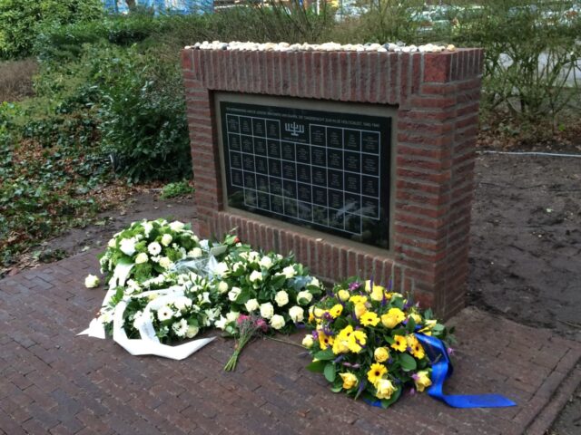 Foto Joods monument onthulling 2016 Joods monument Baarn bij de onthulling in 2016
